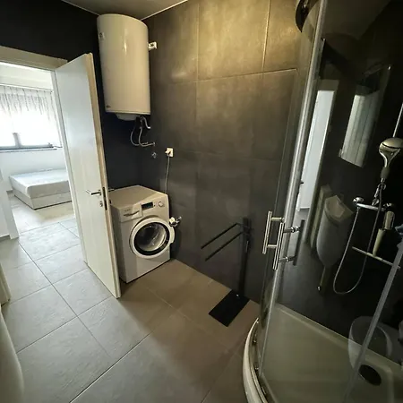 Apartment Denis S Vrtom I Parkingom, - Saraje Medulin