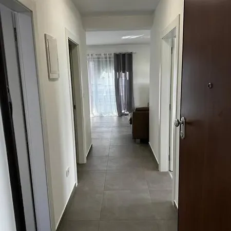 Apartment Denis S Vrtom I Parkingom, - Saraje *
