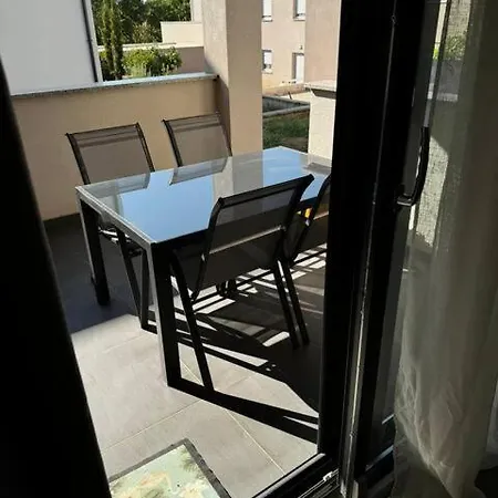 Denis S Vrtom I Parkingom, - Saraje Apartment Medulin