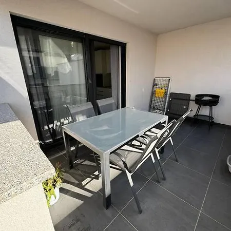 Apartment Denis S Vrtom I Parkingom, - Saraje