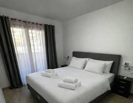 Apartment Denis S Vrtom I Parkingom, - Saraje Medulin