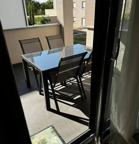 Denis S Vrtom I Parkingom, - Saraje Lägenhet Medulin