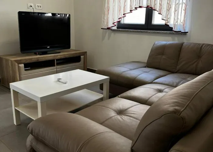 Denis S Vrtom I Parkingom, - Saraje Apartman Medulin