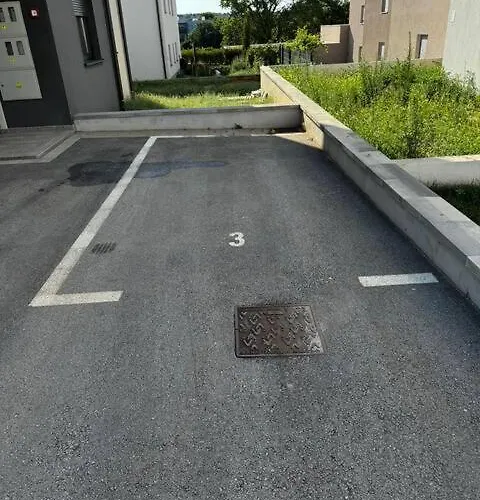 Denis S Vrtom I Parkingom, - Saraje Lejlighed Medulin